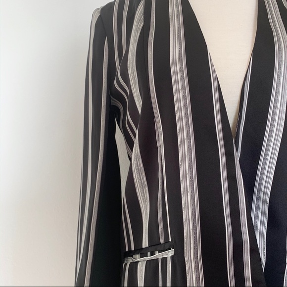 Sateen style black & white print BCBG blazer 4 - Picture 2 of 4